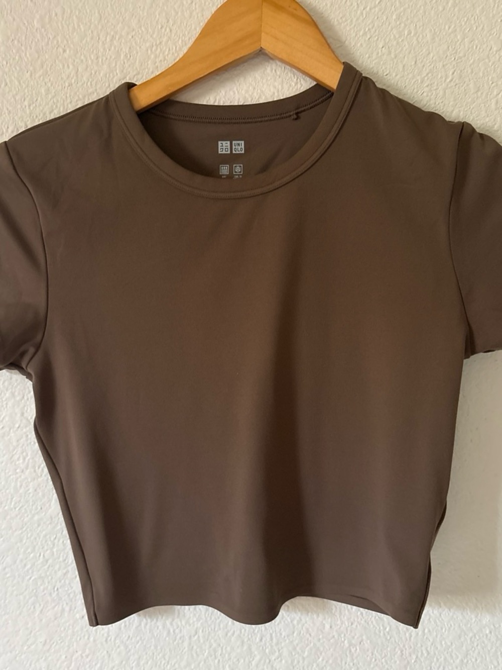 UNIQLO Women's Chocolate Brown Short Sleeve Crewneck Tee